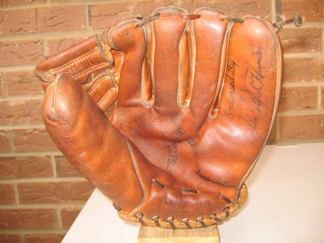 Catfish Hunter Wilson A2965 Front